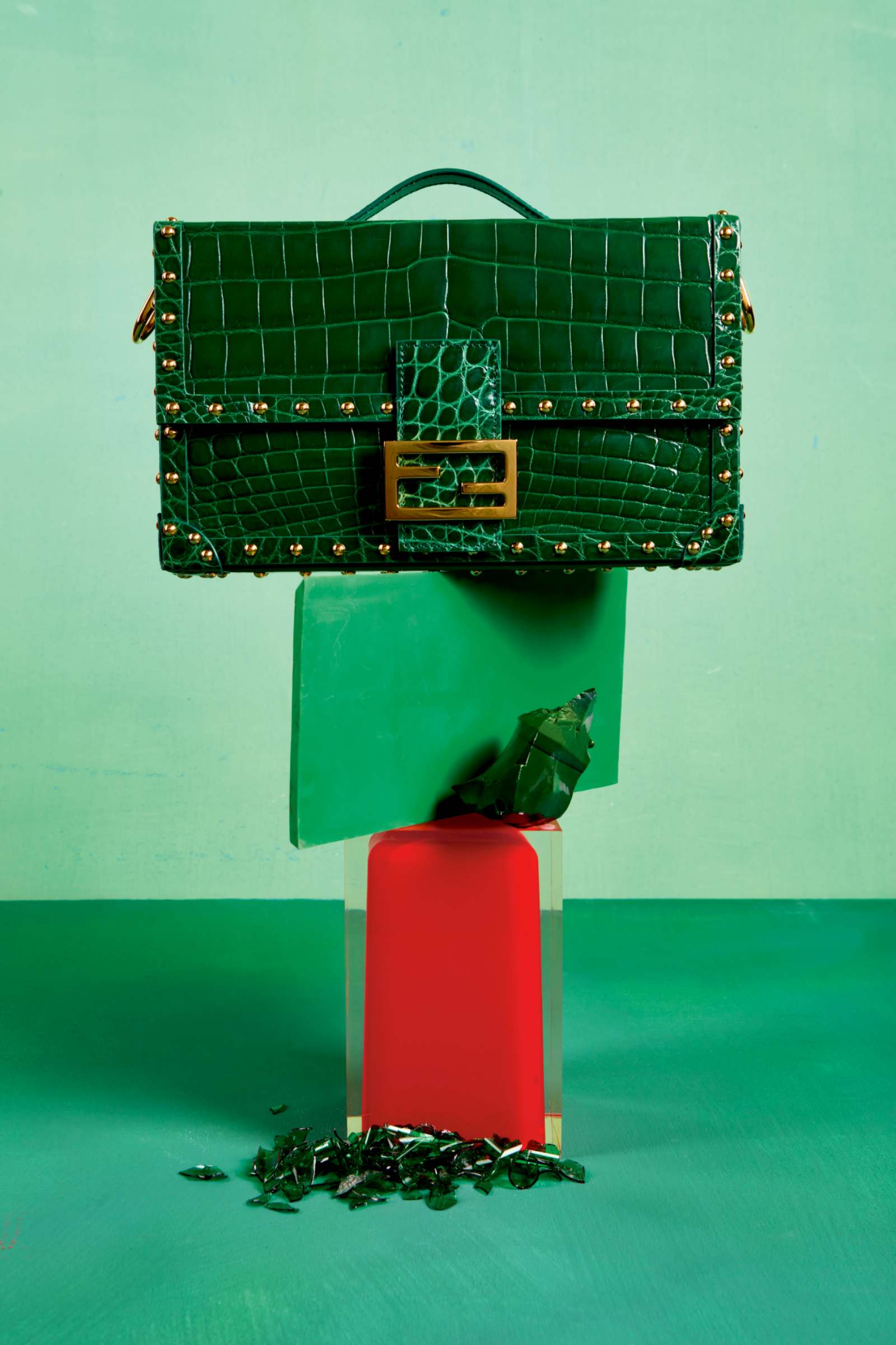 Lombardy. Este diseño Baguette personalizado, elaborado artesanalmente por Valigeria Bertoni con materiales nobles, combina elementos clásicos de la confección de maletas con el refinamiento y la sofisticación de un joyero.
 - imagen 7