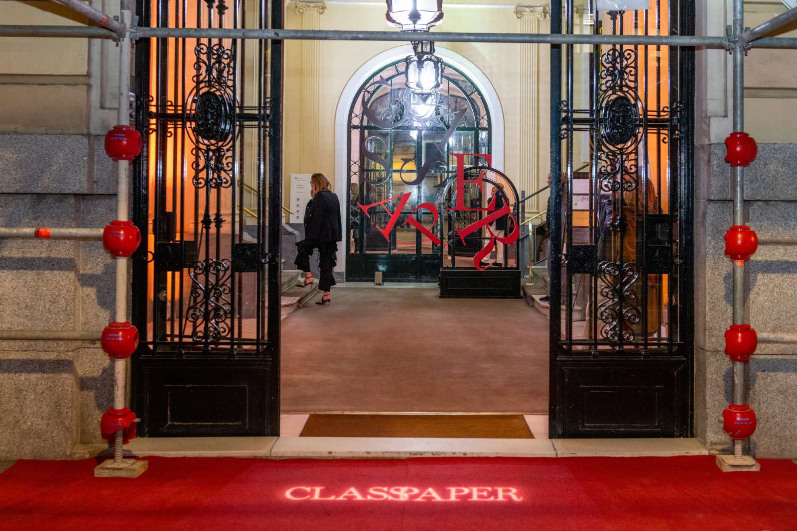 La alfombra roja de CLASSPAPER a la entrada del portal del Club Monteverdi. - imagen 27