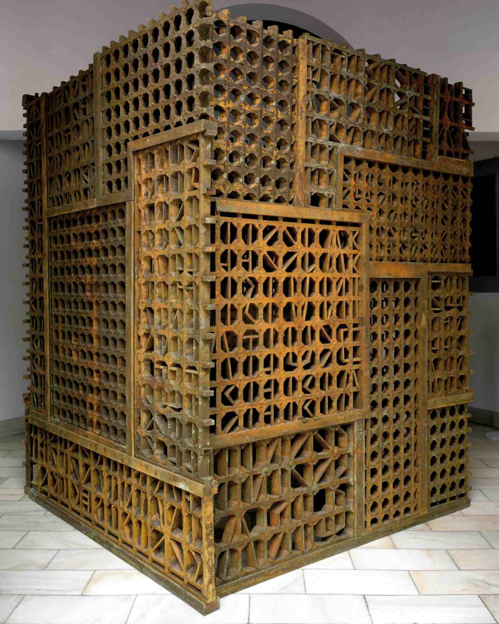 “Celosía”, Cristina Iglesias, 1997. Escultura de madera tallada, resina y polvo de bronce. - imagen 1