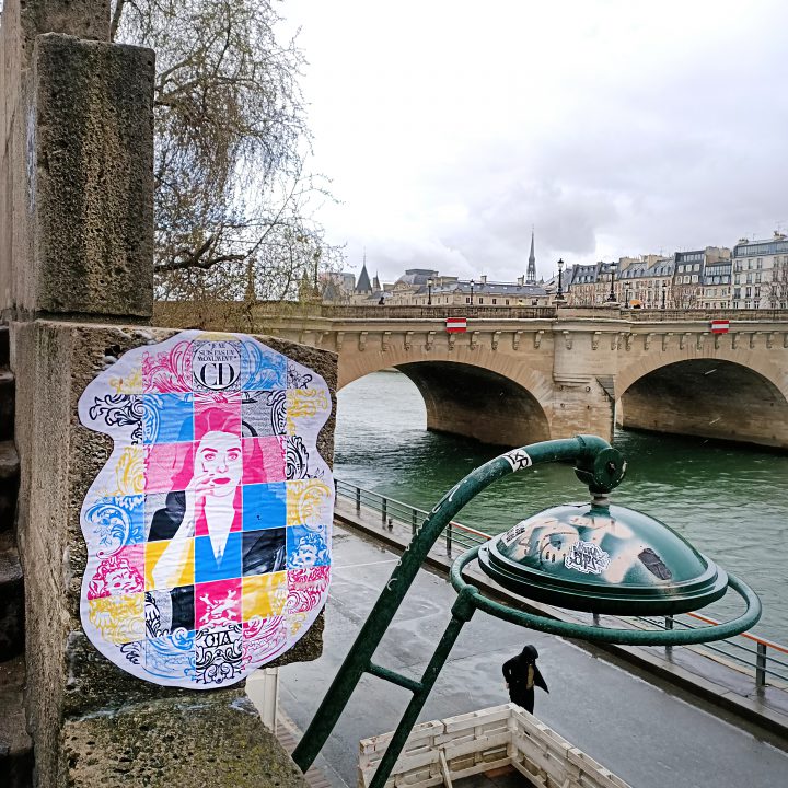 Foto de obras de Oja en las paredes de París