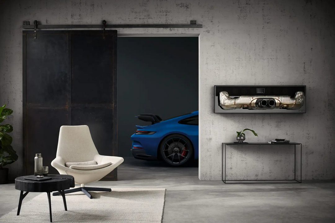 Foto de la Porsche Design 911 Soundbar 2.0 Pro en un salón