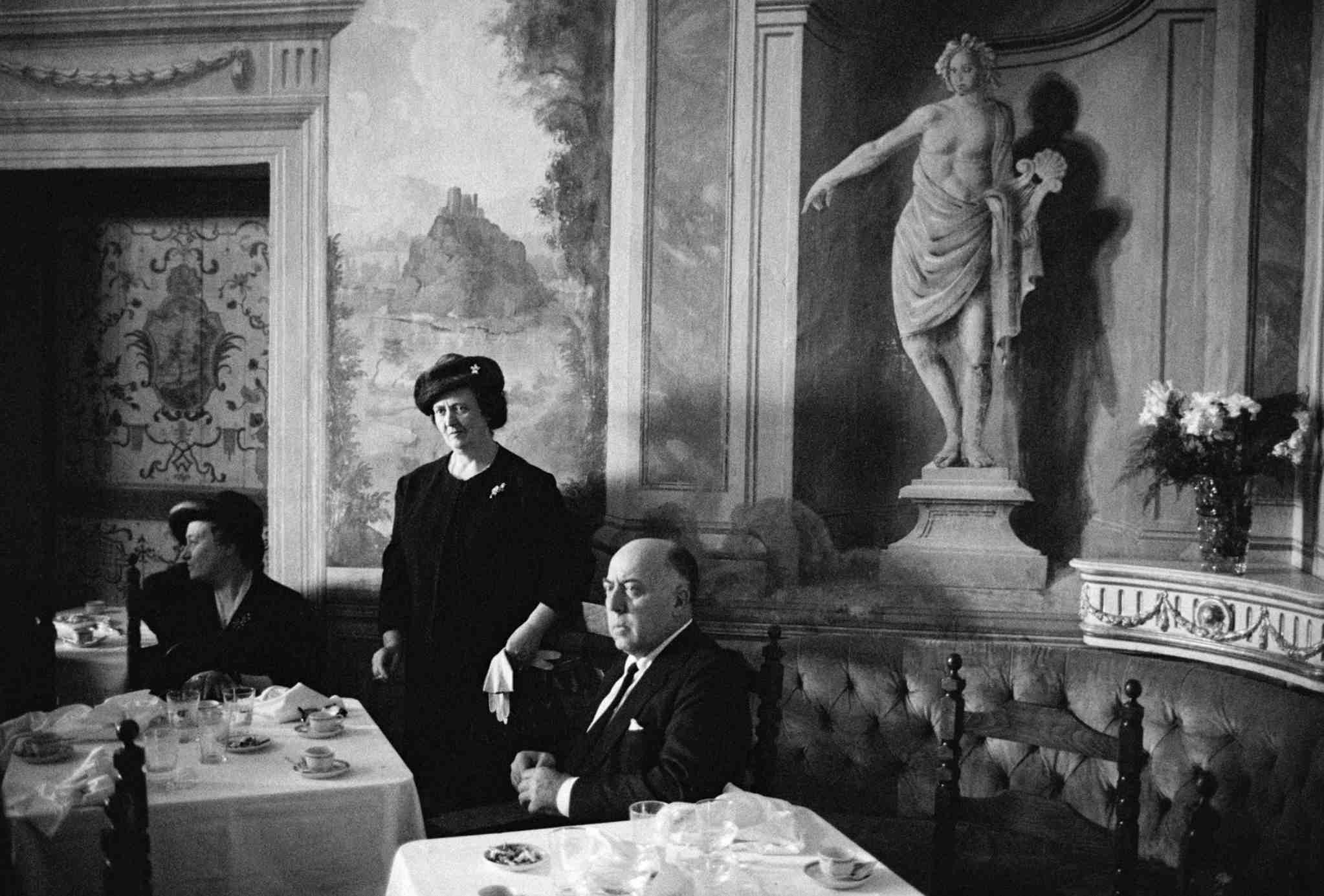 La italia de la posguerra a través de la fotografía de Bruno Barbey