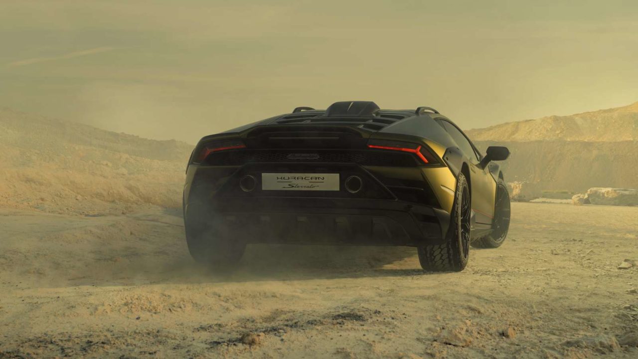 Foto espalda Lamborghini Huarcán Sterrato