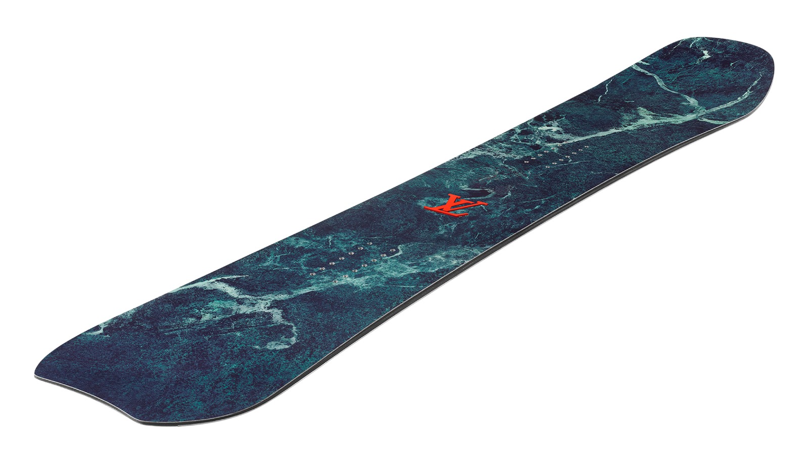 Louis Vuitton reinventa el snowboard con su tabla estampada en mármol