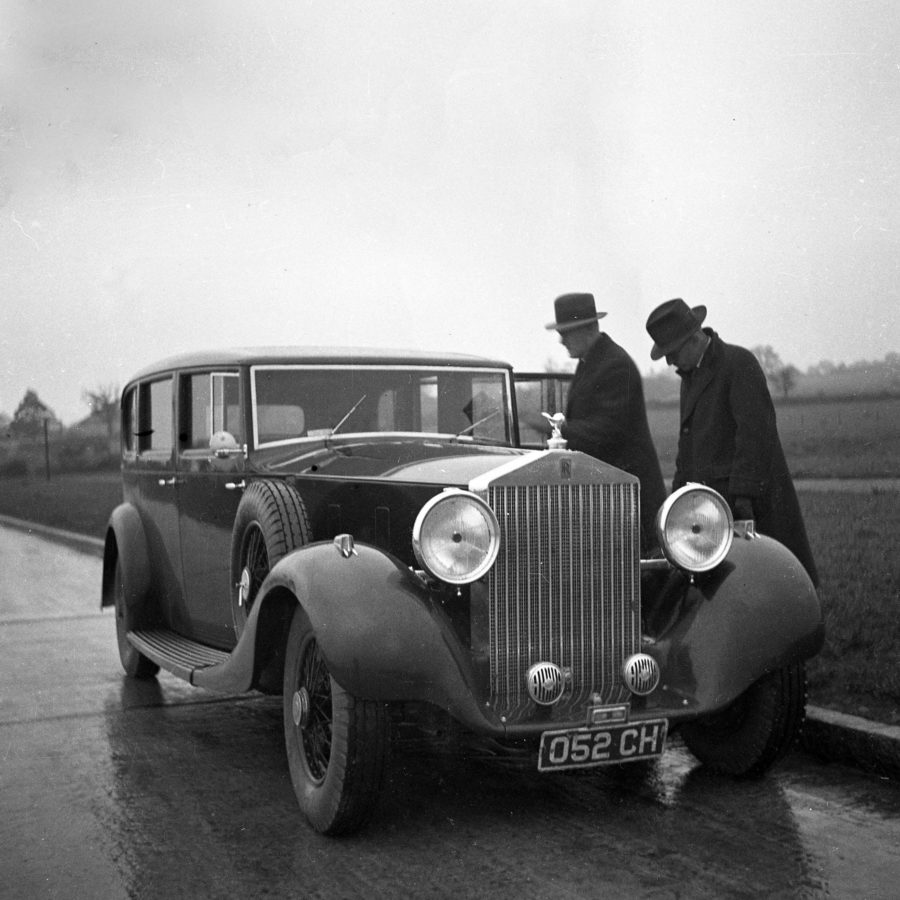 Spectre es el nombre que usó Rolls Royce para las preseries experimentales, unos prototipos que influyeron con sus desarrollos durante todo el siglo XX. En la foto un 'Spectre' del Phantom III, entorno a 1934.
 - imagen 5