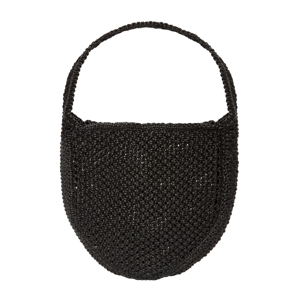 El bolso Basket bag presenta un tamaño generoso con diseño de tejido de cuero hecho a mano por una comunidad de mujeres artesanas. Precio: 420 euros. - imagen 5