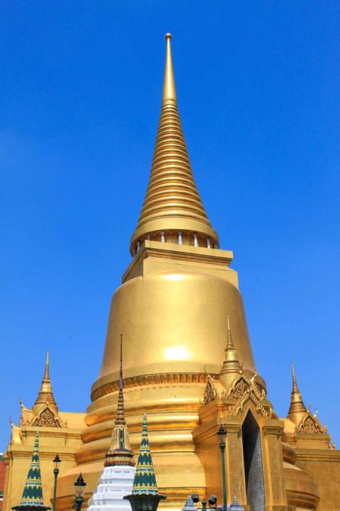 Foto Estupa dorada en el Gran Palacio Real de Bangkok.