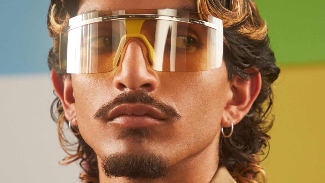 Las gafas de la colección siguen una estética futurista.