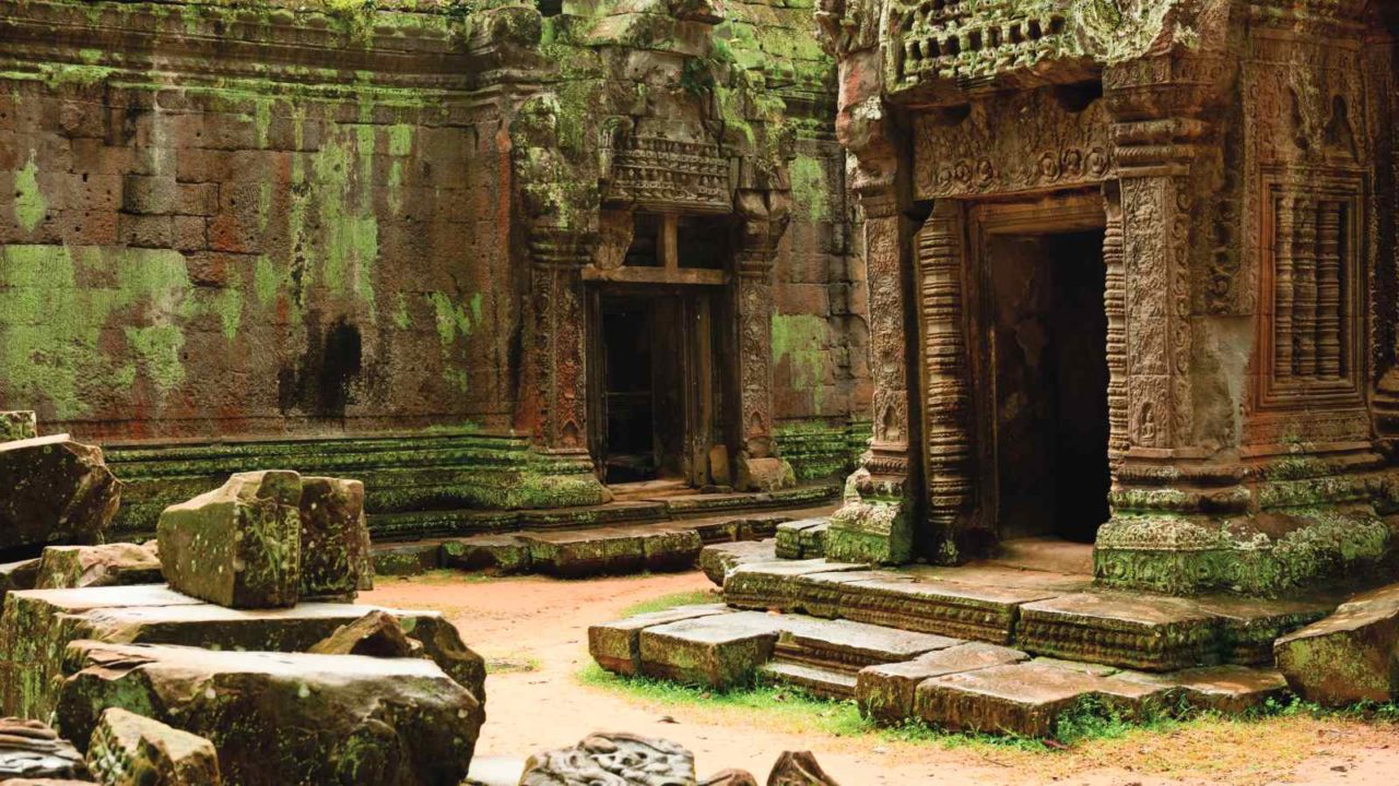 Asia es uno de los destinos favoritos de los pasajeros de cruceros de lujo. La visita al templo de Angkor Wat (en la imagen), en Camboya, está incluida en una de las cinco extensiones de hasta cuatro días de la promoción lanzada por un tiempo limitado. 