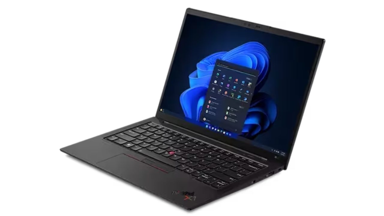 Portátil ThinkPad X1 Carbon Gen 11, con el teclado retroiluminado y pantalla de 14 pulgadas.