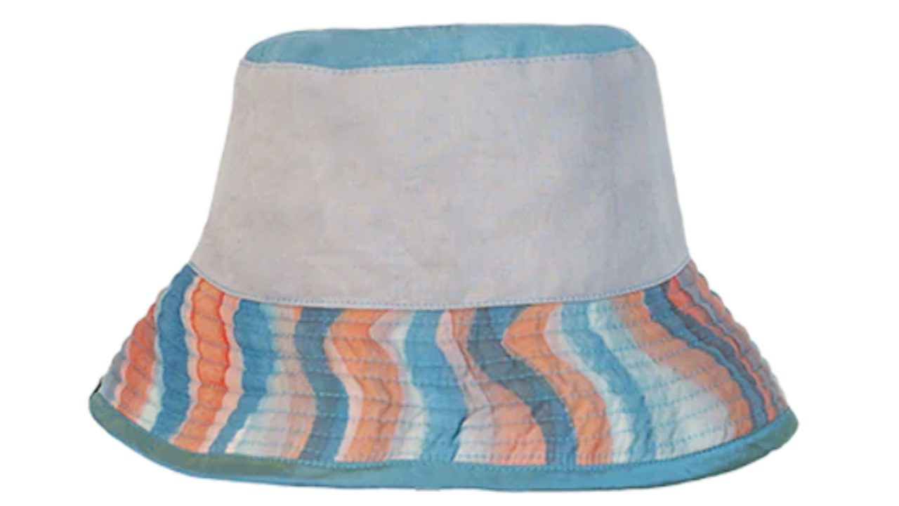 Sombrero Romualda Calippo Sandia Bucket, con ala de 9 cm y forro de seda, 225 euros.